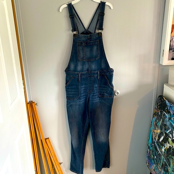 GAP Pants - Gap- blue Jean overalls - size medium